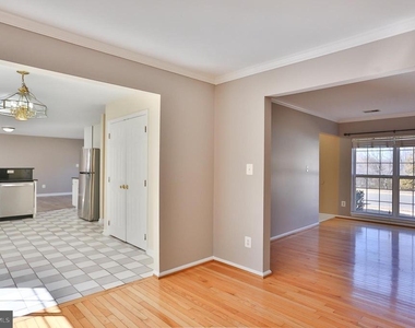 17259 Larkin Drive - Photo Thumbnail 8