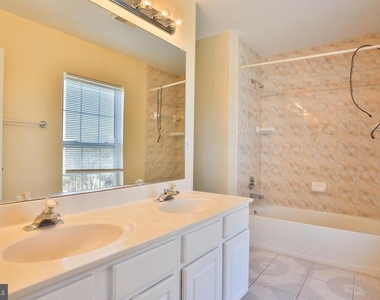 17259 Larkin Drive - Photo Thumbnail 14