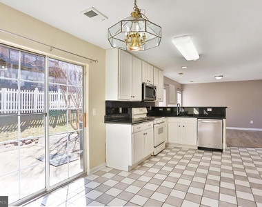 17259 Larkin Drive - Photo Thumbnail 3