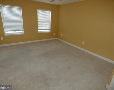 1308 Saunders Drive - Photo Thumbnail 13