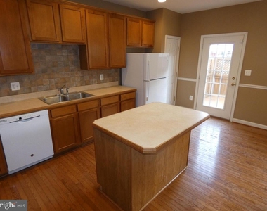 1308 Saunders Drive - Photo Thumbnail 6