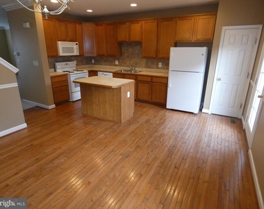 1308 Saunders Drive - Photo Thumbnail 7