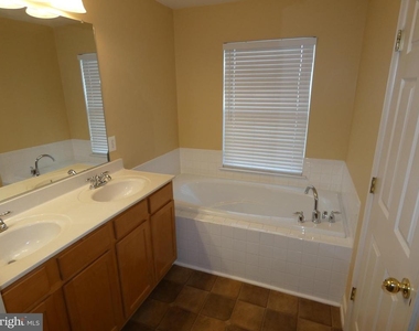 1308 Saunders Drive - Photo Thumbnail 17