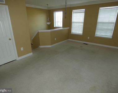 1308 Saunders Drive - Photo Thumbnail 2
