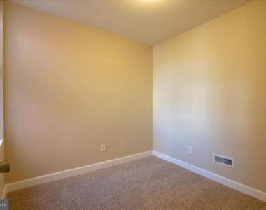6241 N Woodstock Street - Photo Thumbnail 8