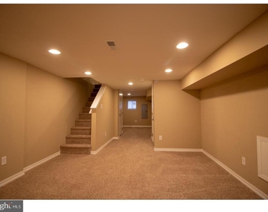 6241 N Woodstock Street - Photo Thumbnail 11