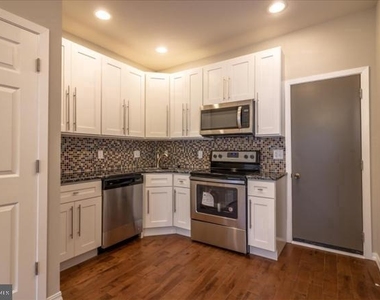 6241 N Woodstock Street - Photo Thumbnail 4