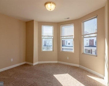 6241 N Woodstock Street - Photo Thumbnail 6