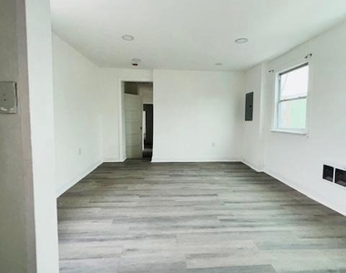 2029 E Tioga Street - Photo Thumbnail 3