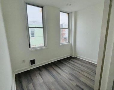 2029 E Tioga Street - Photo Thumbnail 6