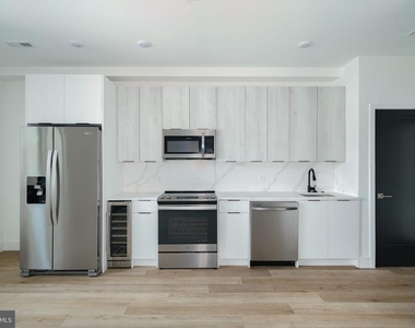 930 N 2nd Street - Photo Thumbnail 3