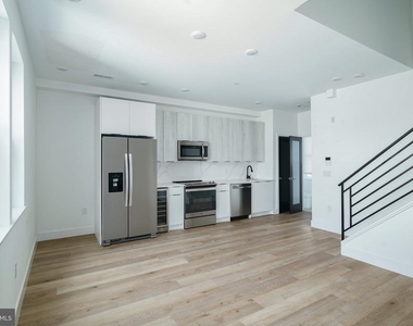 930 N 2nd Street - Photo Thumbnail 1