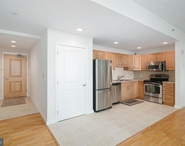 901 N Penn Street - Photo Thumbnail 5