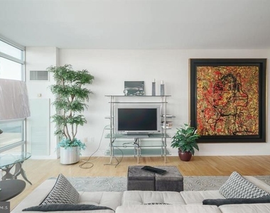 901 N Penn Street - Photo Thumbnail 3
