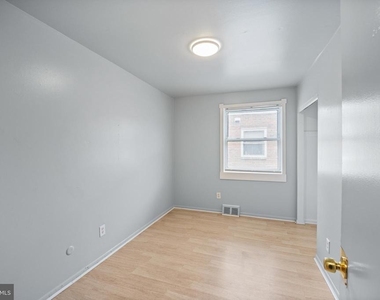 7727 Langdon Street - Photo Thumbnail 10