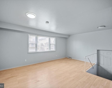 7727 Langdon Street - Photo Thumbnail 3