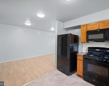 7727 Langdon Street - Photo Thumbnail 6