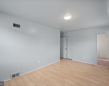 7727 Langdon Street - Photo Thumbnail 19