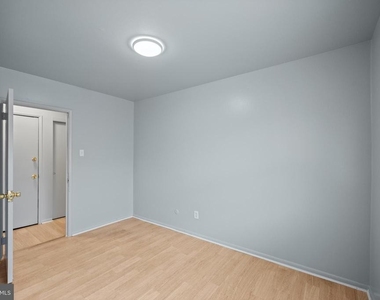 7727 Langdon Street - Photo Thumbnail 12