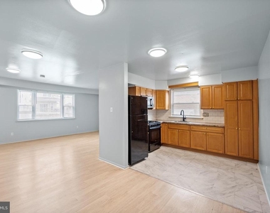 7727 Langdon Street - Photo Thumbnail 7