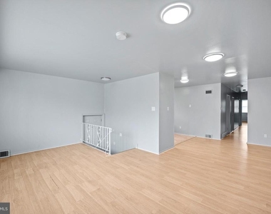 7727 Langdon Street - Photo Thumbnail 4