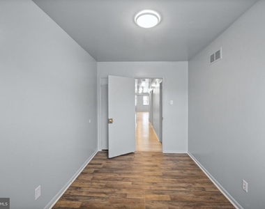 7727 Langdon Street - Photo Thumbnail 16