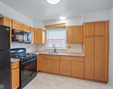 7727 Langdon Street - Photo Thumbnail 8