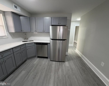 244 Mansion Avenue - Photo Thumbnail 9