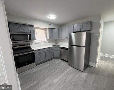 244 Mansion Avenue - Photo Thumbnail 10