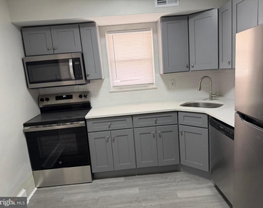 244 Mansion Avenue - Photo Thumbnail 8