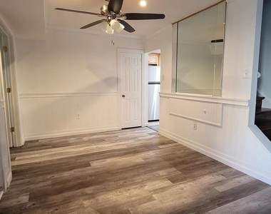 2209 Greenwood Drive - Photo Thumbnail 2