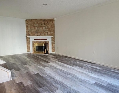 2209 Greenwood Drive - Photo Thumbnail 1