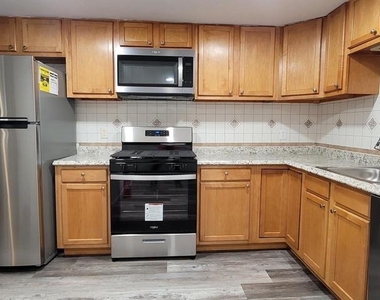 2209 Greenwood Drive - Photo Thumbnail 10