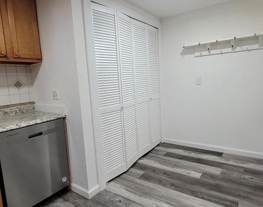 2209 Greenwood Drive - Photo Thumbnail 9