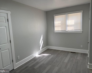 244 Mansion Avenue - Photo Thumbnail 17