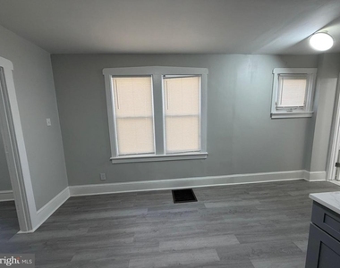 244 Mansion Avenue - Photo Thumbnail 8