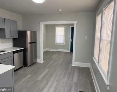 244 Mansion Avenue - Photo Thumbnail 9