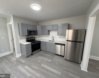 244 Mansion Avenue - Photo Thumbnail 7