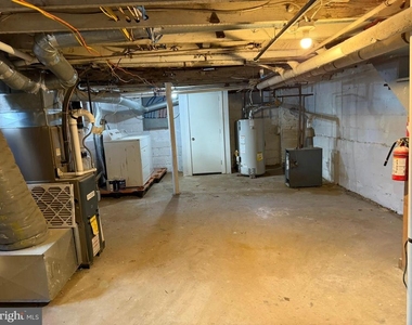 244 Mansion Avenue - Photo Thumbnail 20