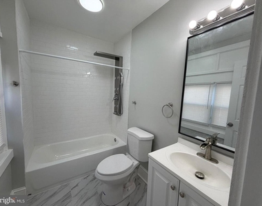 244 Mansion Avenue - Photo Thumbnail 10