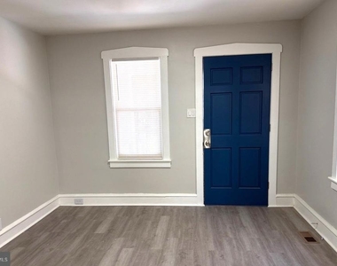 244 Mansion Avenue - Photo Thumbnail 3