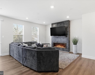 16416 Fife Way - Photo Thumbnail 5