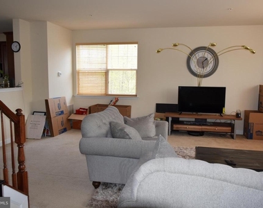 390 English Oak Lane - Photo Thumbnail 8