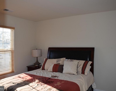 390 English Oak Lane - Photo Thumbnail 16
