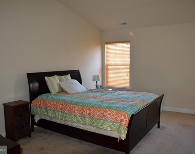 390 English Oak Lane - Photo Thumbnail 18