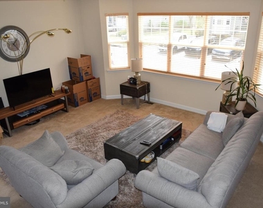 390 English Oak Lane - Photo Thumbnail 2