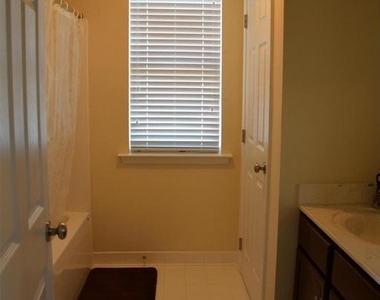 390 English Oak Lane - Photo Thumbnail 14