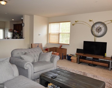 390 English Oak Lane - Photo Thumbnail 7