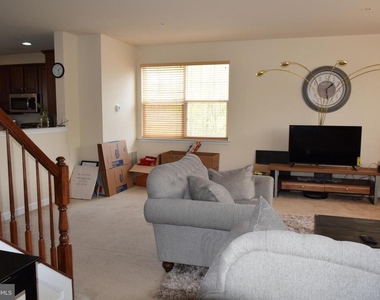390 English Oak Lane - Photo Thumbnail 9