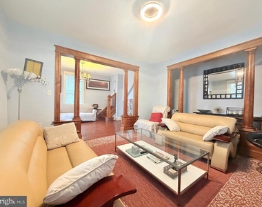 3119 South Dakota Avenue Ne - Photo Thumbnail 3